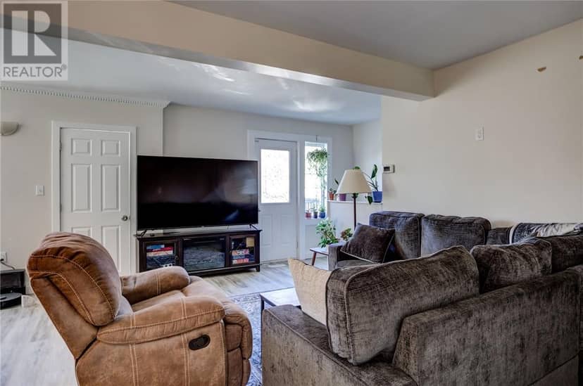 459 Wembley Drive — photo 9 of 20