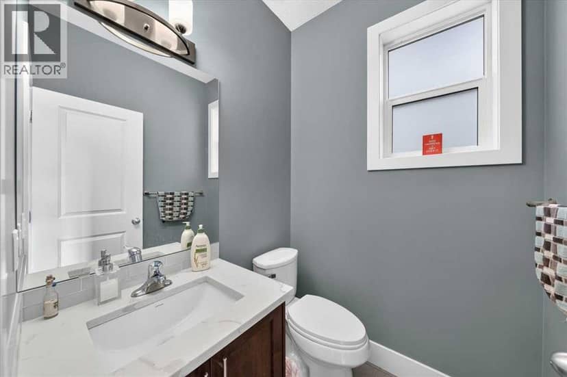 416 37 Avenue NW — photo 12 of 40