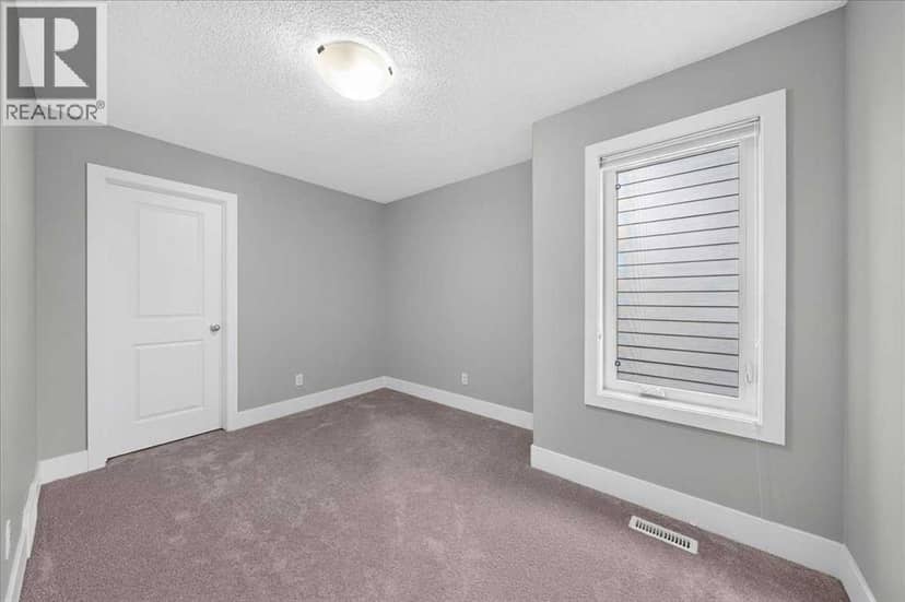 416 37 Avenue NW — photo 35 of 40