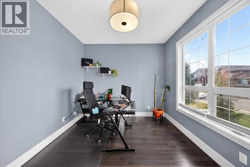 416 37 Avenue NW — photo 9 of 40