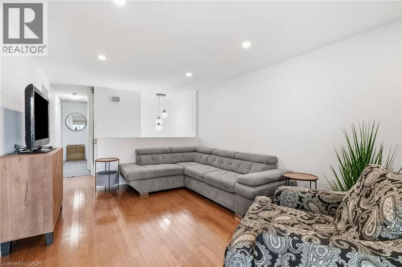 3 GLENGROVE Avenue — photo 4 of 34