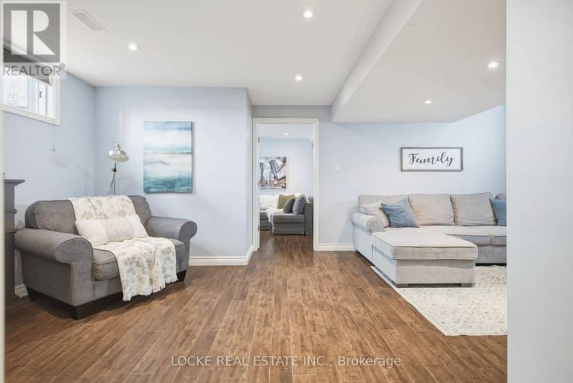 2174 Saturn Crescent — photo 31 of 40