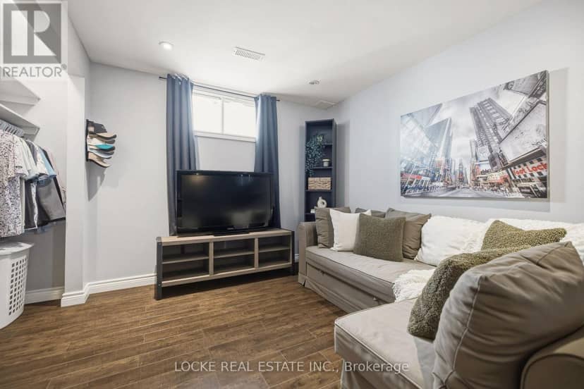 2174 Saturn Crescent — photo 37 of 40