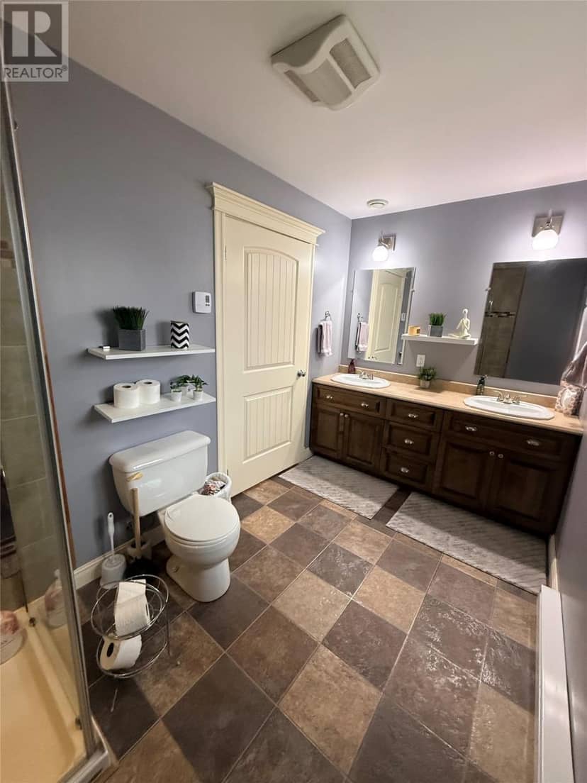 70 Harmsworth Drive — photo 24 of 40