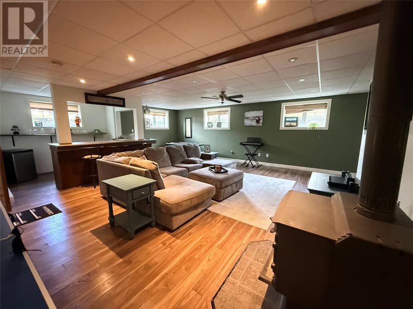 70 Harmsworth Drive — photo 31 of 40