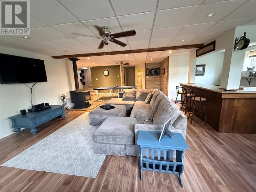 70 Harmsworth Drive — photo 33 of 40