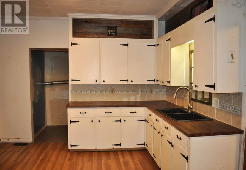 54 CENTRE Street — photo 15 of 40