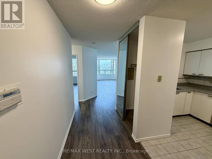 2405 - 100 Upper Madison Avenue, Toronto, photo 5