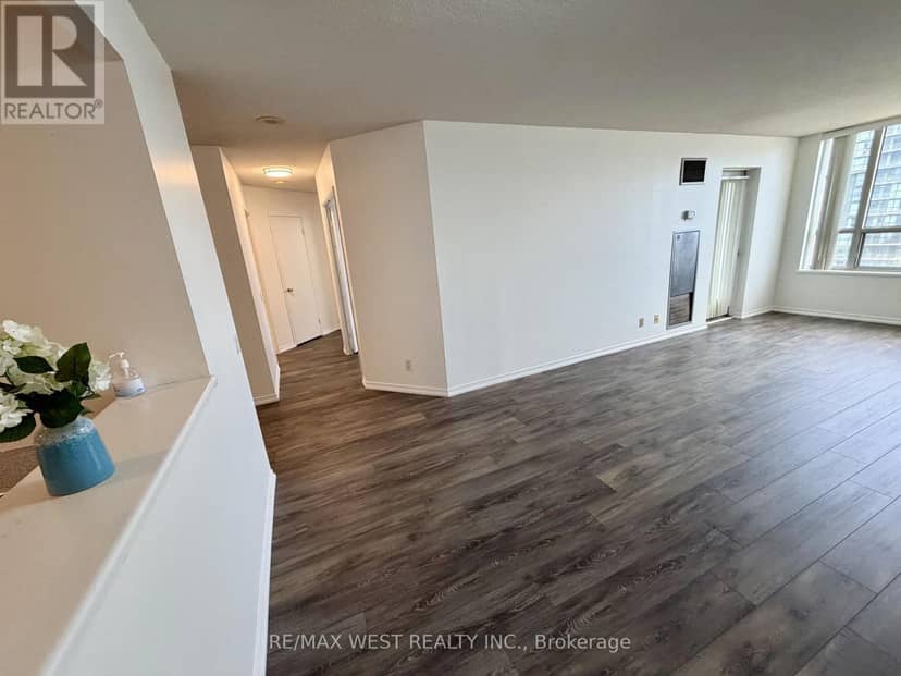 2405 - 100 Upper Madison Avenue, Toronto, photo 8