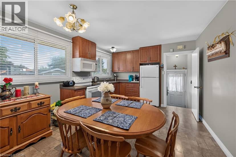 5 KENTLEY Drive — photo 12 of 40