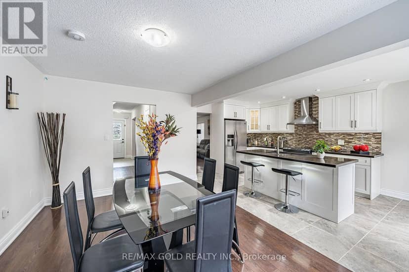 329 Howard Crescent — photo 13 of 38
