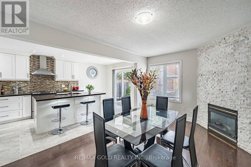329 Howard Crescent — photo 15 of 38