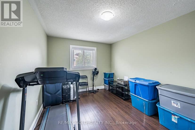 329 Howard Crescent — photo 25 of 38