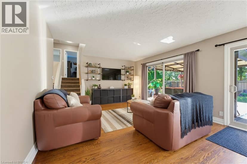 27 BRIER Crescent — photo 13 of 40