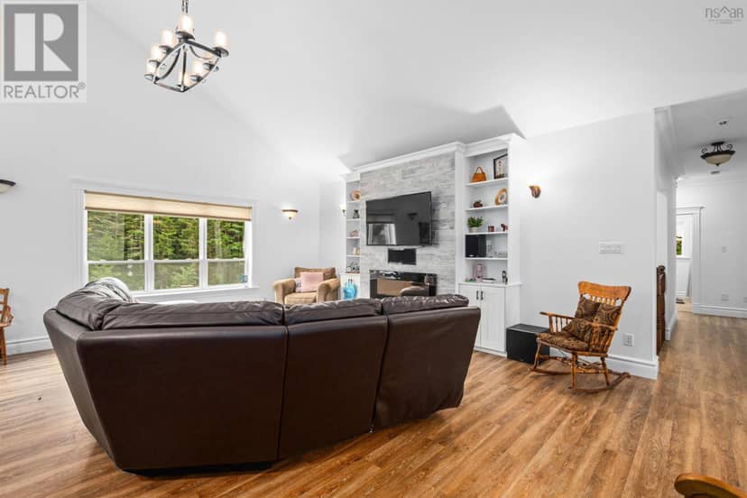 170 Magnate Court, Hammonds Plains, photo 4