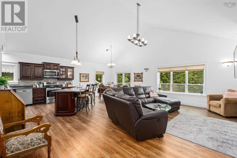 170 Magnate Court, Hammonds Plains, photo 3