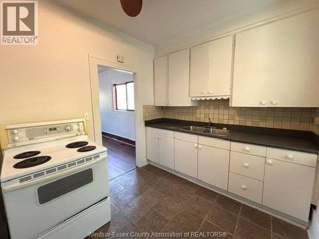 410 Caroline — photo 14 of 17