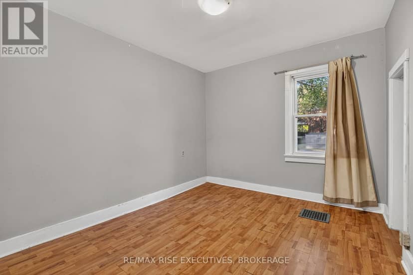 273 College Street — photo 17 of 35