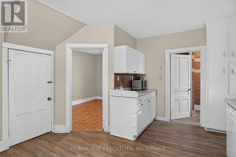273 College Street — photo 16 of 35