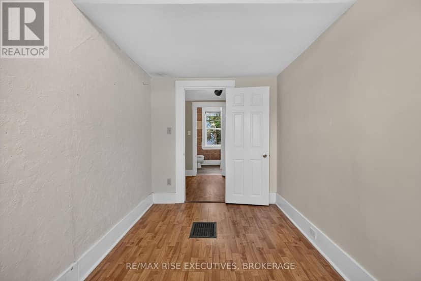 273 College Street — photo 27 of 35