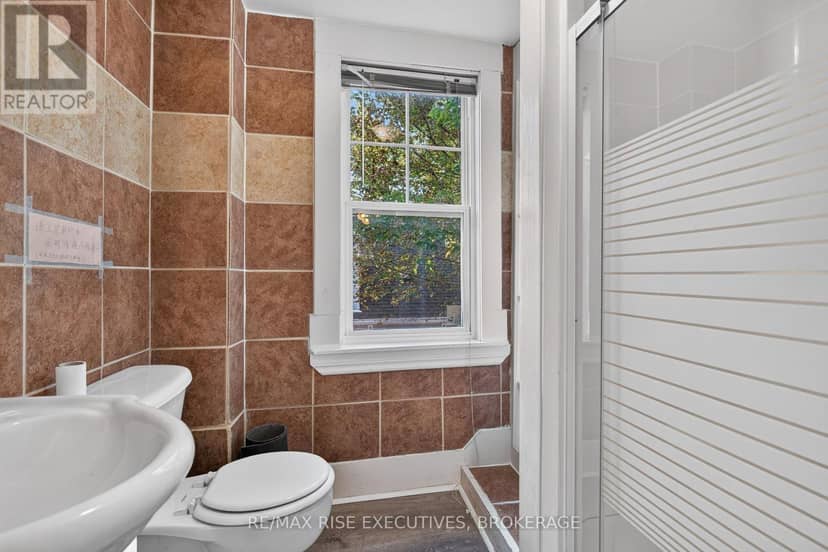 273 College Street — photo 28 of 35