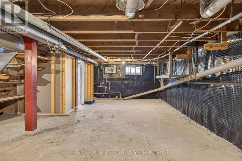 273 College Street — photo 32 of 35