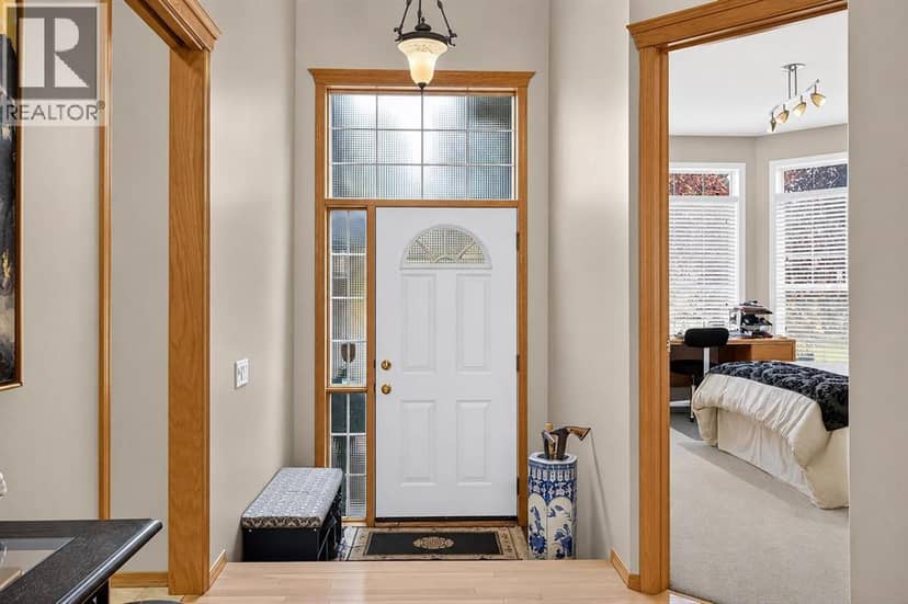 44 Strathlea Close SW, Calgary, photo 2