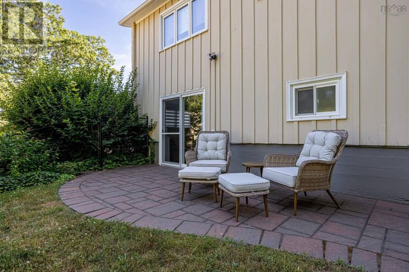 1079 Bellevue Avenue — photo 9 of 38