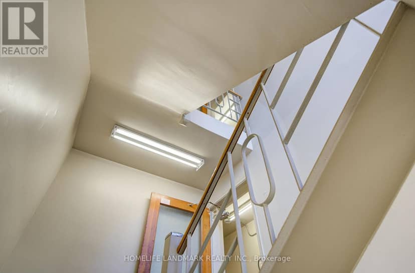 827 Cosburn Avenue — photo 9 of 39