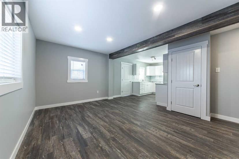 5517 52 Street — photo 12 of 24