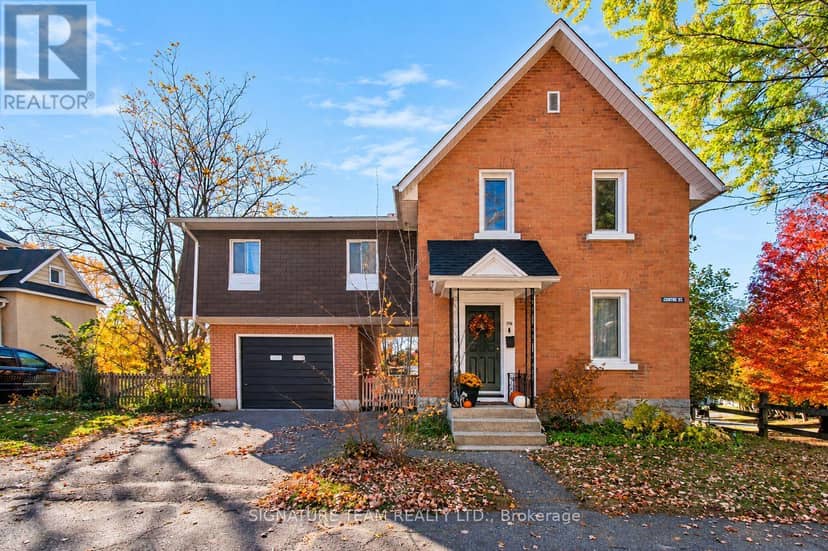 376 Centre Street, Pembroke