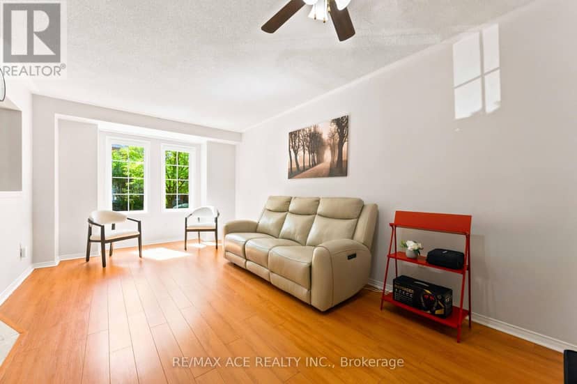 16 White's Hill Avenue, Markham, photo 5
