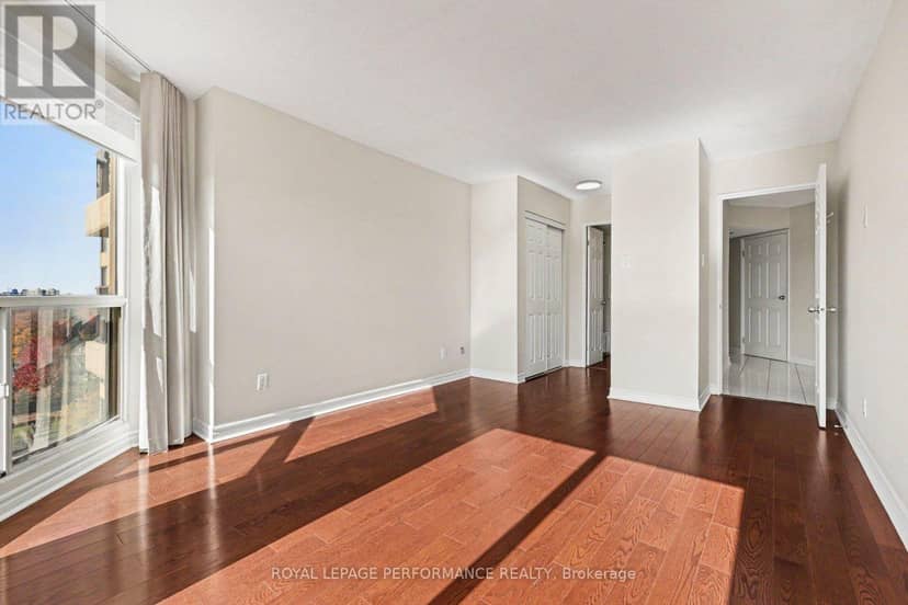 507 - 545 St Laurent Boulevard — photo 11 of 24
