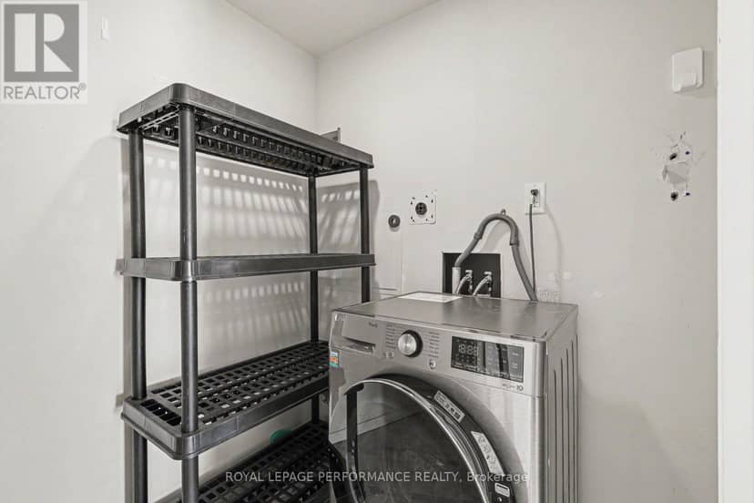 507 - 545 St Laurent Boulevard — photo 16 of 24