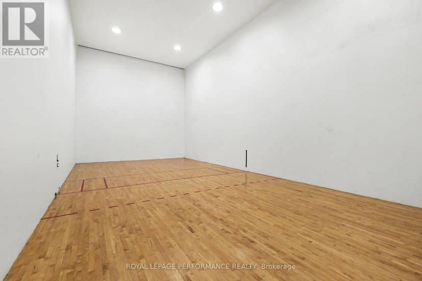 507 - 545 St Laurent Boulevard — photo 19 of 24