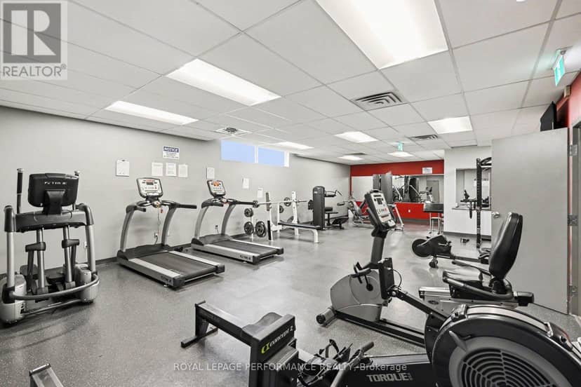 507 - 545 St Laurent Boulevard — photo 20 of 24