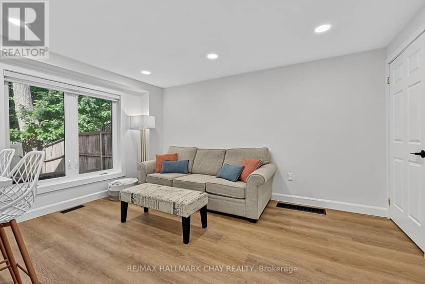 3 - 38 Kenwell Crescent — photo 13 of 28
