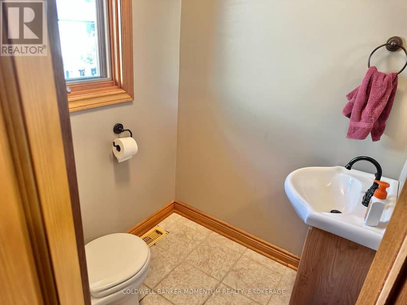 38 Mann Avenue — photo 13 of 27