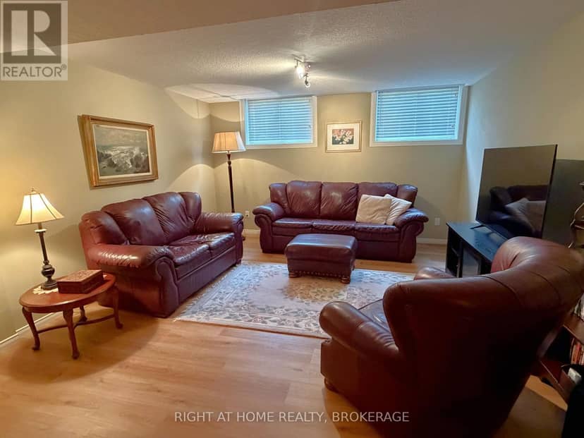 40 - 40 Stornoway Crescent — photo 17 of 40