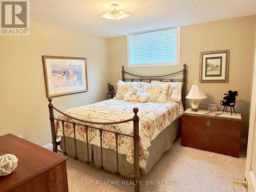 40 - 40 Stornoway Crescent — photo 20 of 40