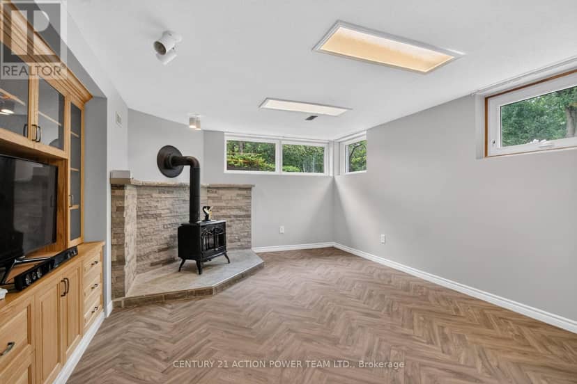 8431 Victoria Street — photo 24 of 40