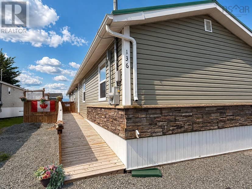 136 Hilltop Drive, Lower Sackville, photo 2