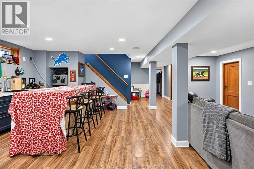 2346 Leonard — photo 33 of 40