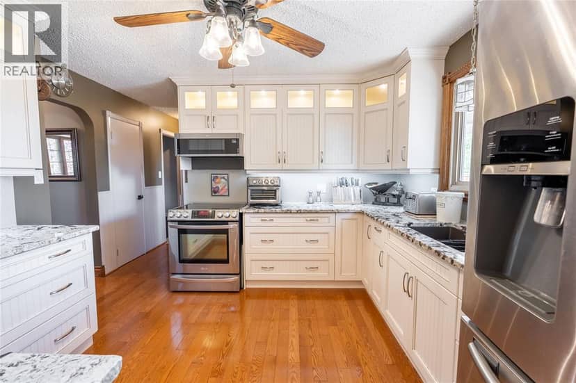 3082 Main Street — photo 10 of 40