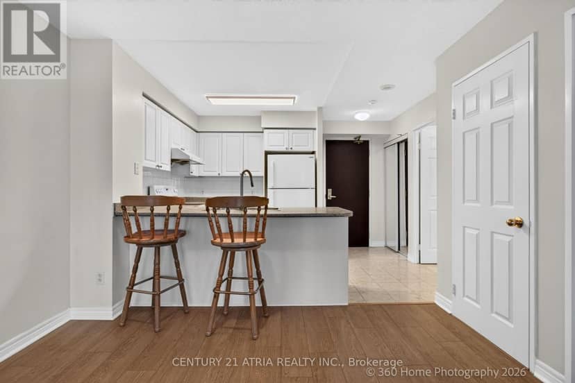1115 - 18 Parkview Avenue — photo 11 of 30