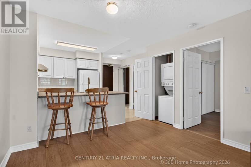 1115 - 18 Parkview Avenue — photo 12 of 30