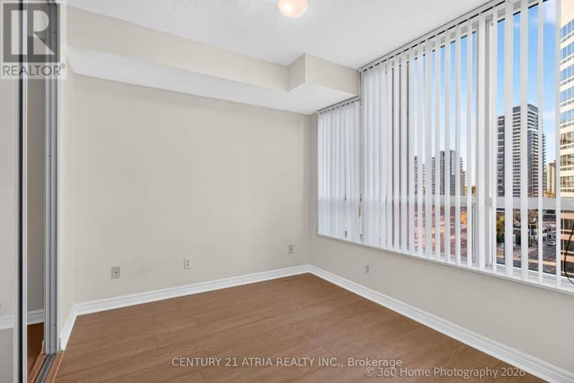 1115 - 18 Parkview Avenue — photo 19 of 30