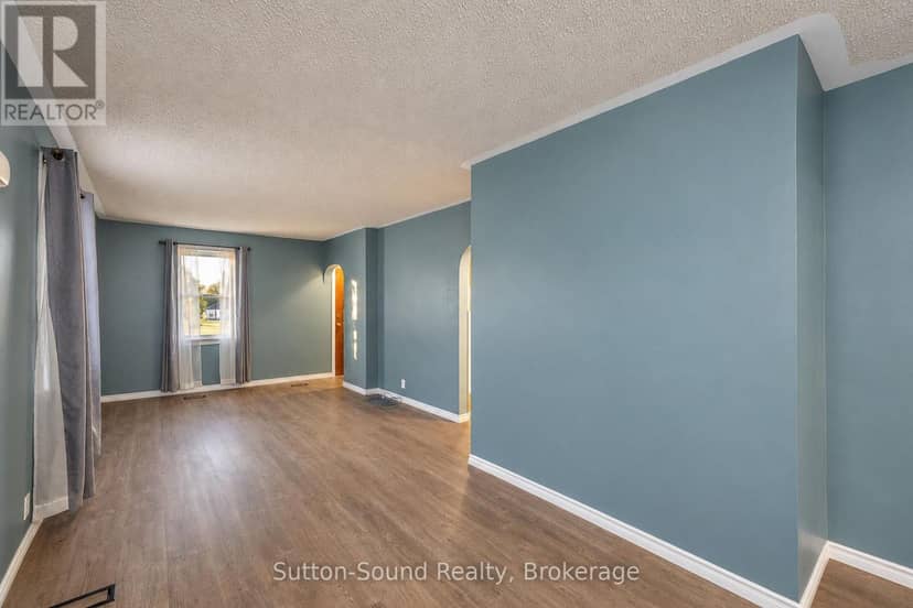 720 5th St East Street E — photo 9 of 31
