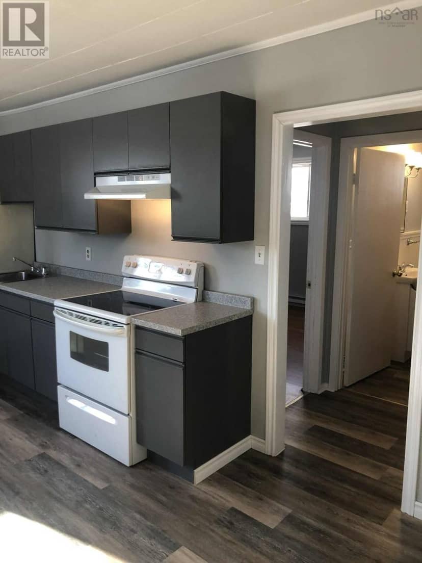 9 Thompson Road — photo 12 of 18