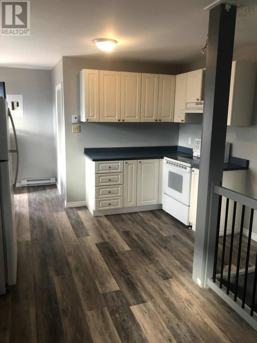 9 Thompson Road — photo 17 of 18